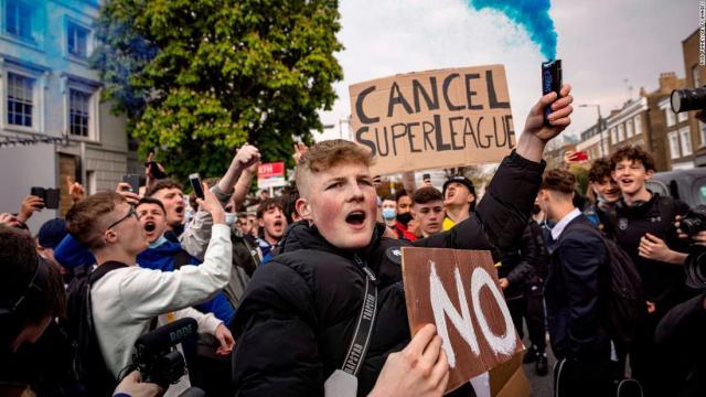 1619725541980050157.jpg 210421102830-05-european-super-league-protest-0420-super-tease.jpg